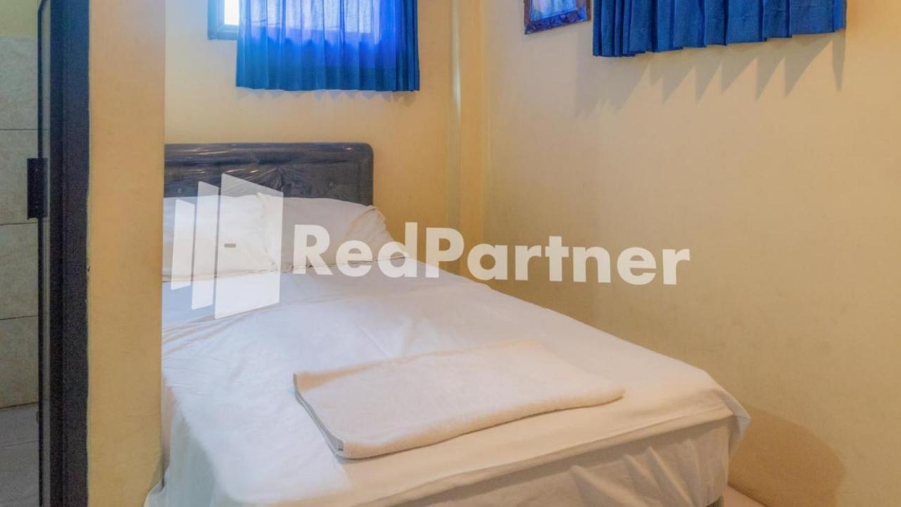 Vandhela Homestay Syariah Mitra Reddoorz Сурабая Экстерьер фото