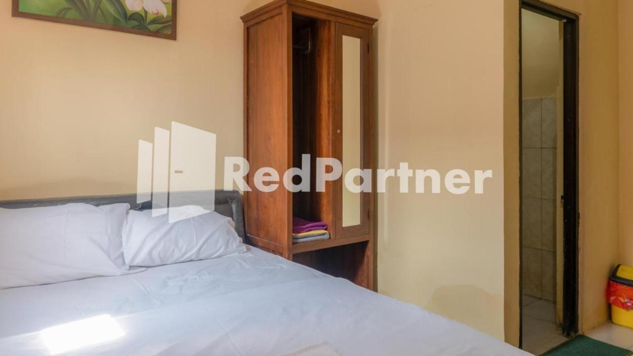 Vandhela Homestay Syariah Mitra Reddoorz Сурабая Экстерьер фото
