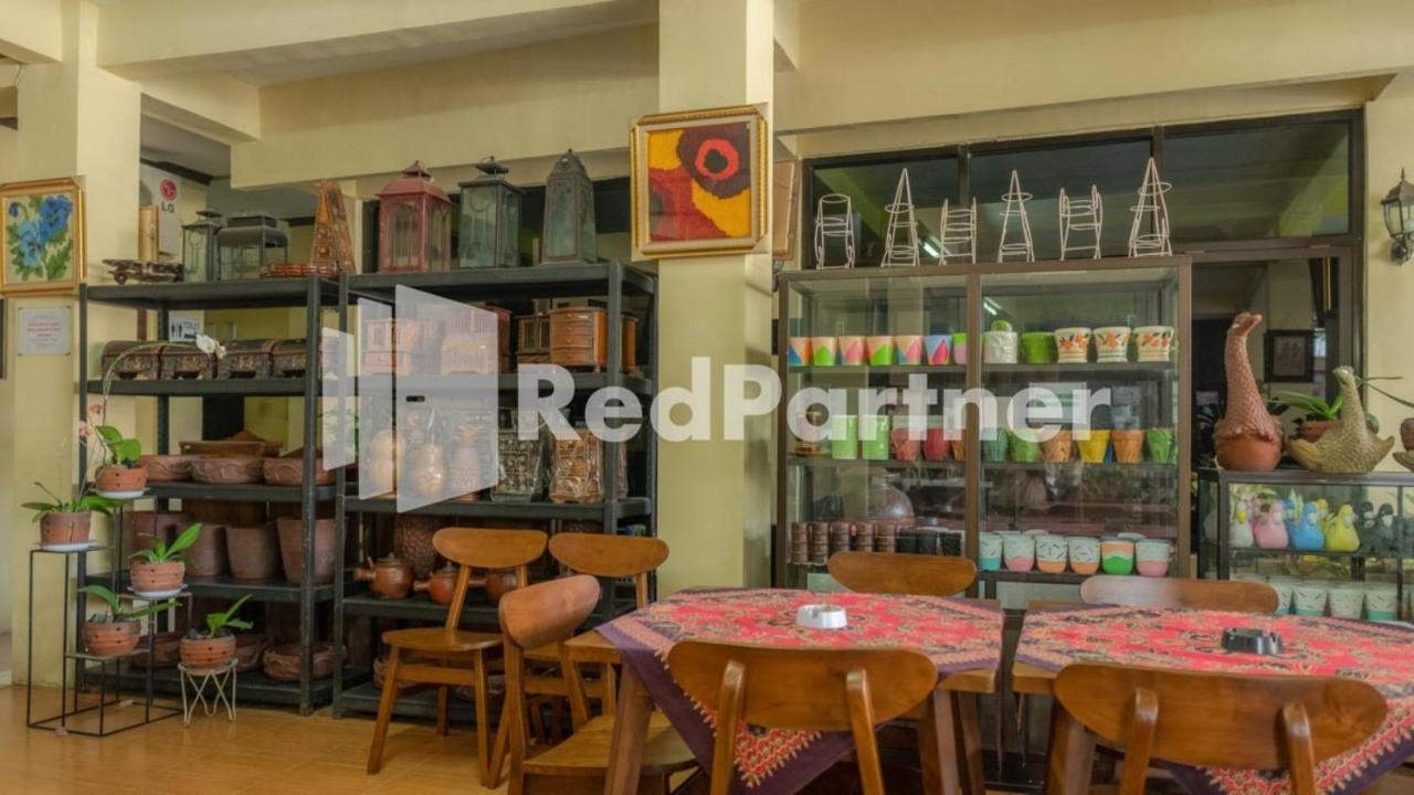 Vandhela Homestay Syariah Mitra Reddoorz Сурабая Экстерьер фото