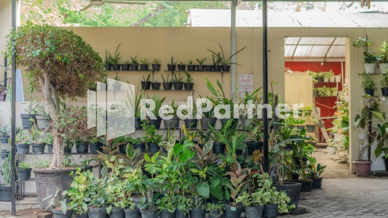 Vandhela Homestay Syariah Mitra Reddoorz Сурабая Экстерьер фото