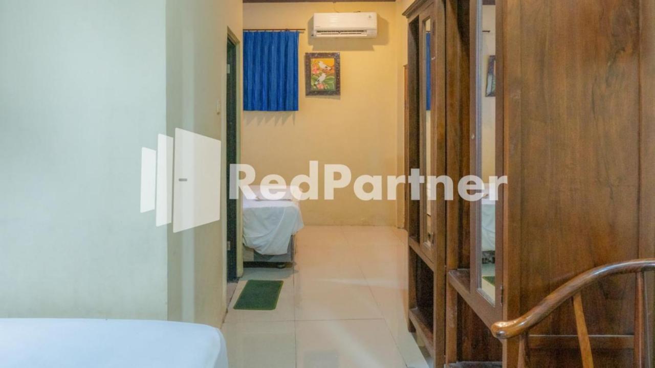 Vandhela Homestay Syariah Mitra Reddoorz Сурабая Экстерьер фото