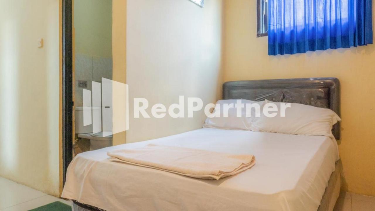 Vandhela Homestay Syariah Mitra Reddoorz Сурабая Экстерьер фото