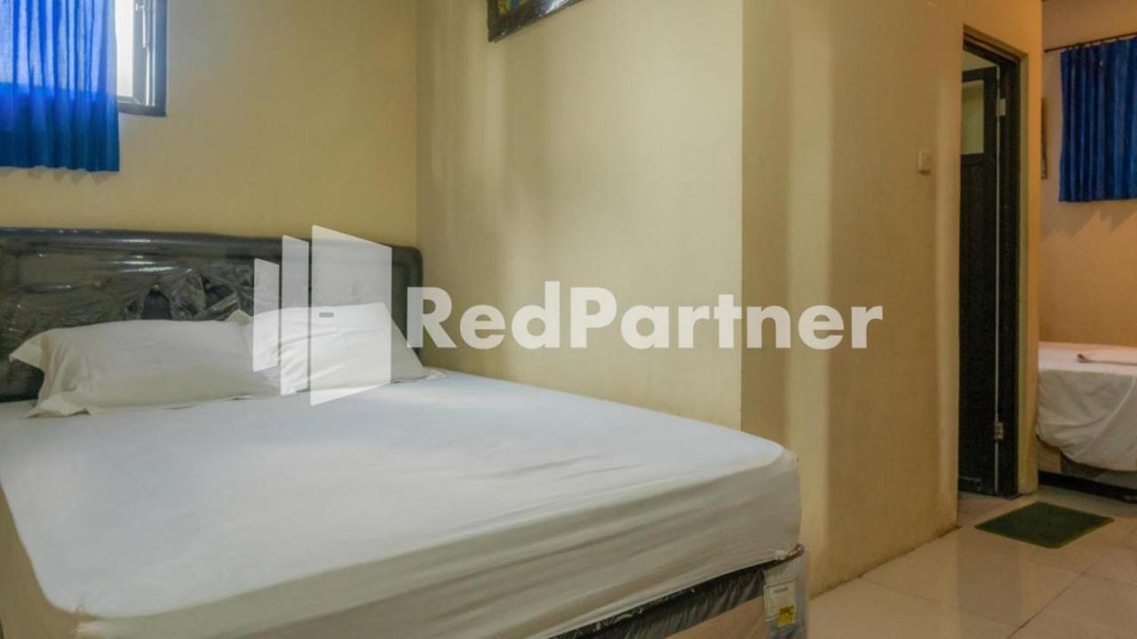 Vandhela Homestay Syariah Mitra Reddoorz Сурабая Экстерьер фото